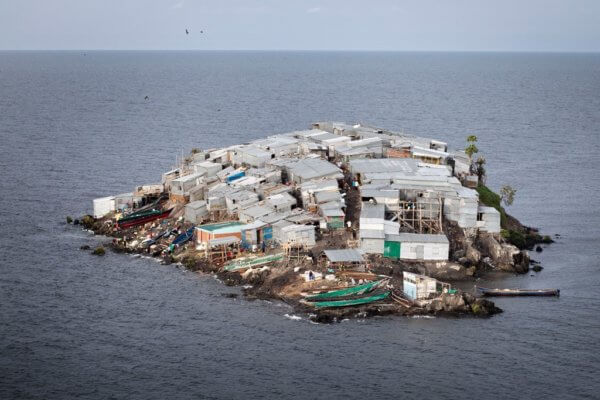 "Резиновый" остров Мигинго в акватории озера Виктории мигинго остров на африканском озере